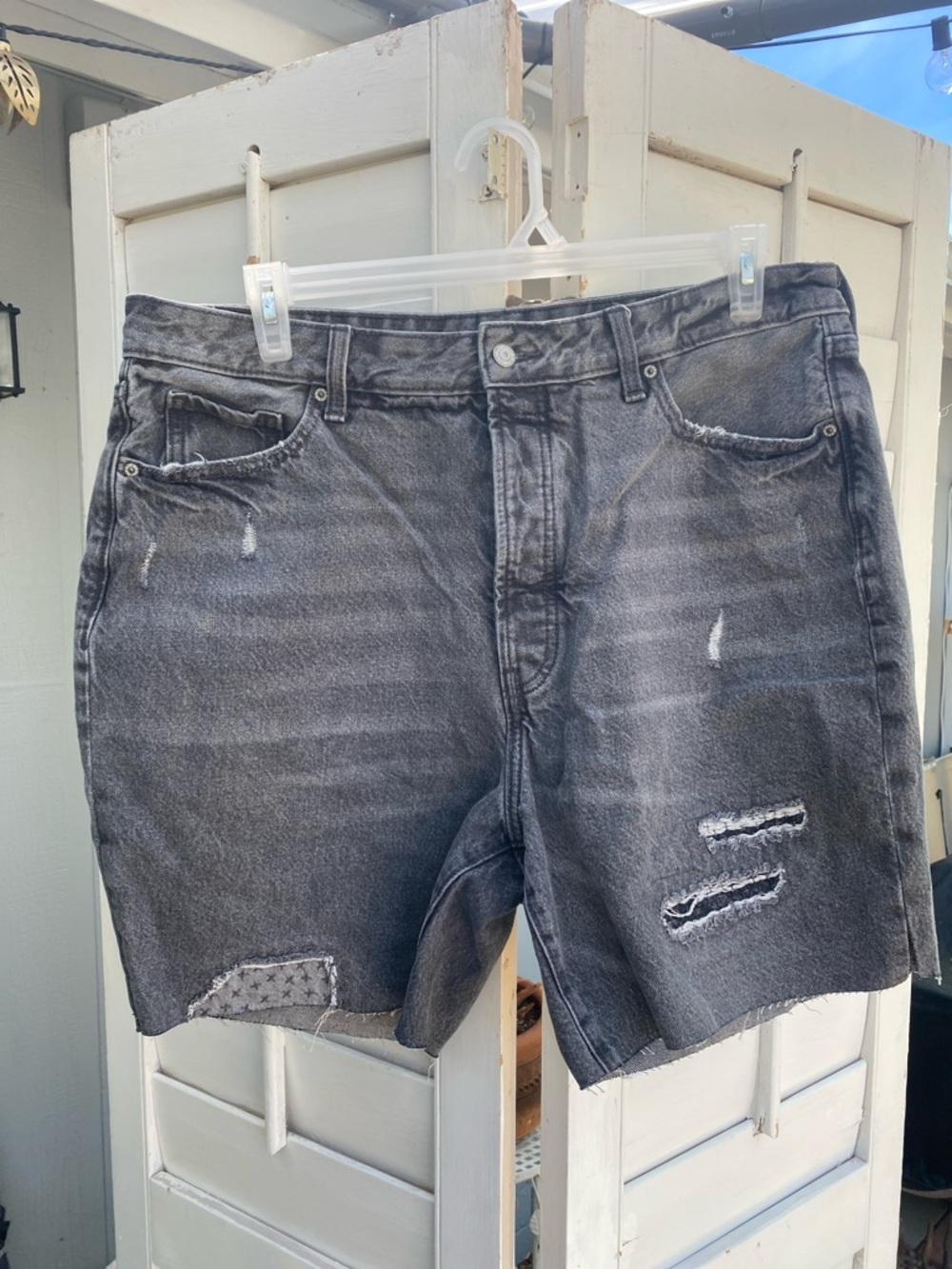 Old Navy Women'sBlack Cut Off Distressed Jean Shorts